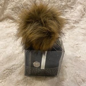 VINCE CAMUTO beanie hat black one size.